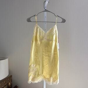 Nwt gold hawk yellow lace
